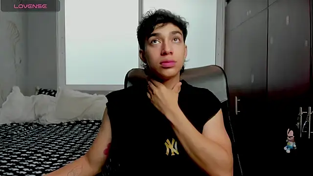 Snapshot of Noxx_starkK chatting on 12-15-25, 03:49 Noxx starkK online show from 12-15-25, 03:49