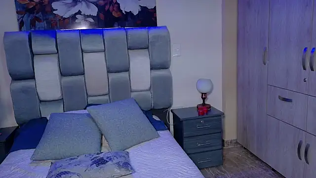 Snapshot of saramikaelson chatting on 09-10-25, 08:53 saramikaelson online show from 09-10-25, 08:53