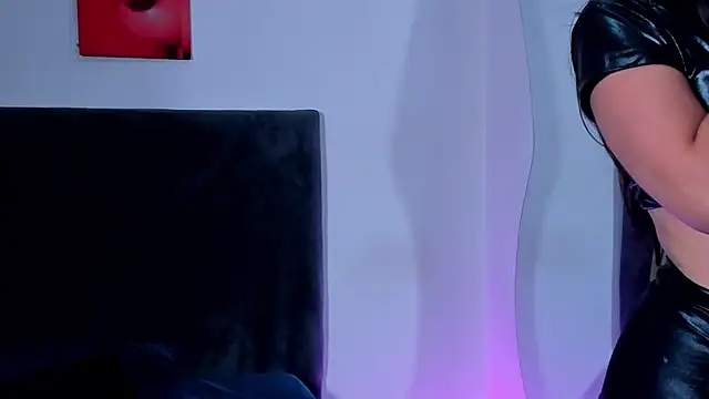 Snapshot of saramikaelson chatting on 11-19-25, 10:54 saramikaelson online show from 11-19-25, 10:54