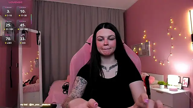 Michela Fruet online show from 11-30-25, 01:09