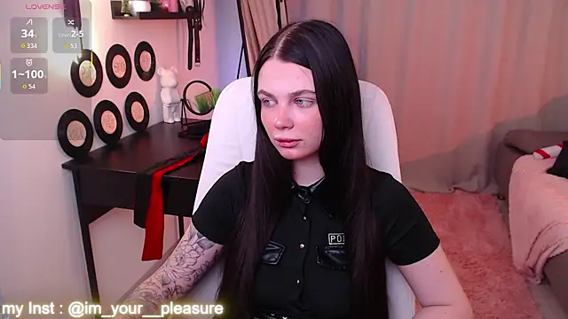 Michela Fruet online show from 12-19-25, 01:01