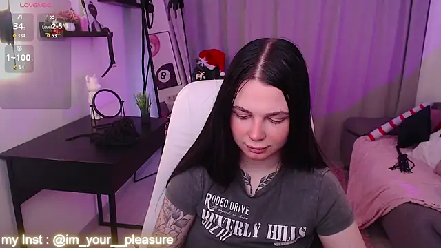 Michela Fruet online show from 12-21-25, 01:24