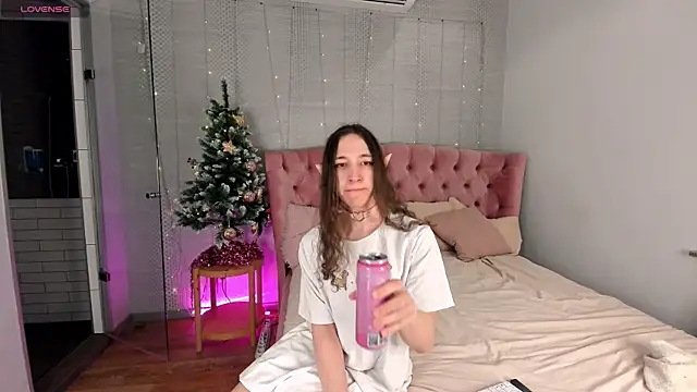 Snapshot of SilverMuse chatting on 01-11-26, 08:03 SilverMuse online show from 01-11-26, 08:03