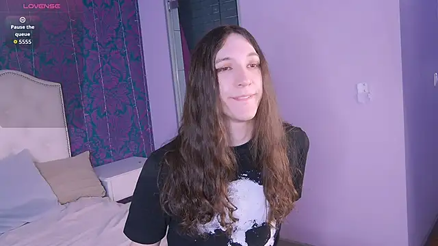 Snapshot of SilverMuse chatting on 02-25-26, 09:24 SilverMuse online show from 02-25-26, 09:24