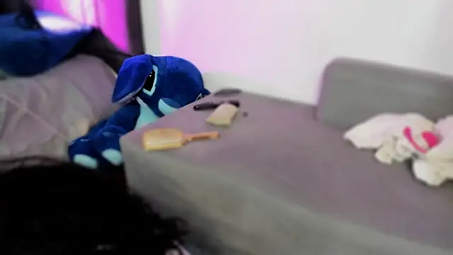 snow doll online show from 04-12-26, 09:31