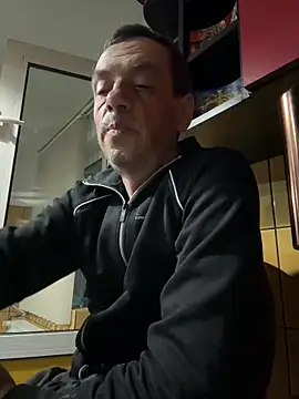 adiluci1 online show from 04-05-26, 02:20