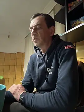 adiluci1 online show from 04-11-26, 02:49