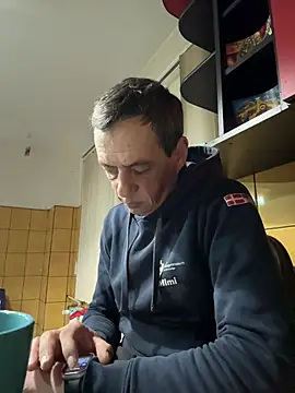 adiluci1 online show from 04-12-26, 02:05