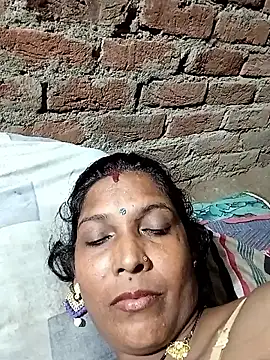 Snapshot of Savita992 chatting on 09-18-25, 06:32 Savita992 online show from 09-18-25, 06:32