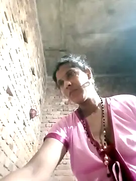 Snapshot of Savita992 chatting on 09-28-25, 12:05 Savita992 online show from 09-28-25, 12:05
