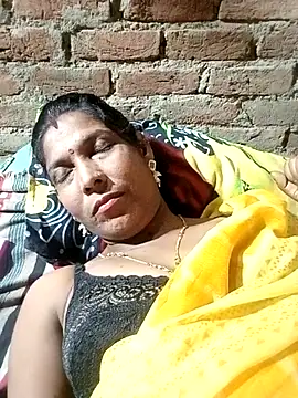 Snapshot of Savita992 chatting on 09-28-25, 04:34 Savita992 online show from 09-28-25, 04:34