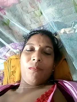 Snapshot of Savita992 chatting on 10-14-25, 12:00 Savita992 online show from 10-14-25, 12:00