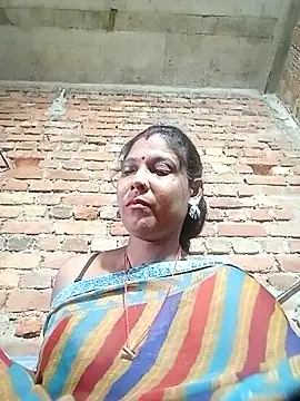 Snapshot of Savita992 chatting on 10-16-25, 07:42 Savita992 online show from 10-16-25, 07:42