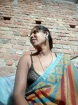 Snapshot of Savita992 chatting on 10-16-25, 10:44 Savita992 online show from 10-16-25, 10:44