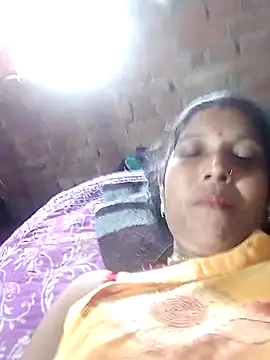 Snapshot of Savita992 chatting on 10-18-25, 06:48 Savita992 online show from 10-18-25, 06:48