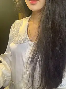 Snapshot of Nhinhi18 chatting on 05-11-26, 04:04 Nhinhi18 online show from 05-11-26, 04:04