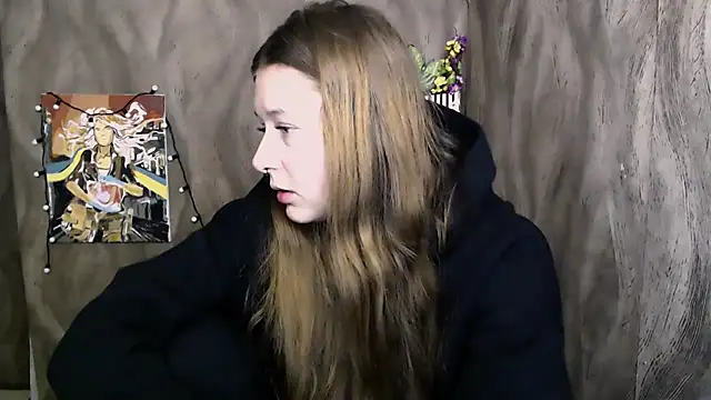 Snapshot of Linda_S_ chatting on 09-29-25, 10:09 Linda S online show from 09-29-25, 10:09