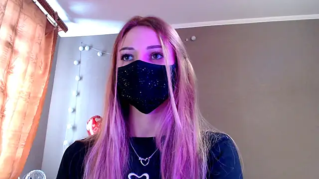 Snapshot of Iris_lave chatting on 02-18-26, 01:18 Iris lave online show from 02-18-26, 01:18