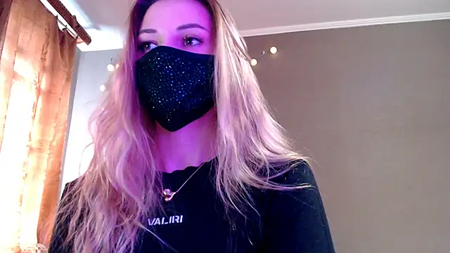 Snapshot of Iris_lave chatting on 04-21-26, 02:34 Iris lave online show from 04-21-26, 02:34