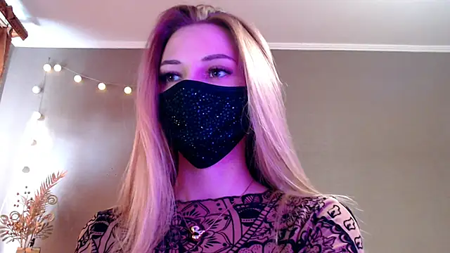 Snapshot of Iris_lave chatting on 04-25-26, 03:20 Iris lave online show from 04-25-26, 03:20