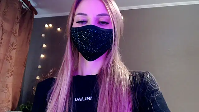 Snapshot of Iris_lave chatting on 05-13-26, 04:15 Iris lave online show from 05-13-26, 04:15