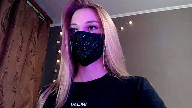 Snapshot of Iris_lave chatting on 05-14-26, 05:31 Iris lave online show from 05-14-26, 05:31