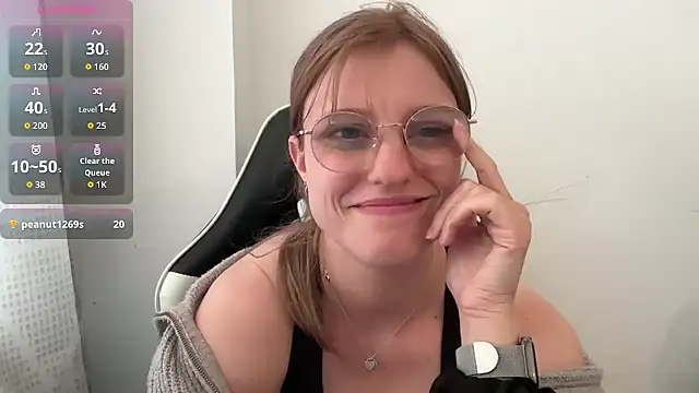 Snapshot of BustyKellyXXX chatting on 06-10-26, 03:00 BustyKellyXXX online show from 06-10-26, 03:00