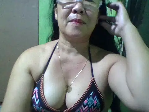 Snapshot of mommasexy29 chatting on 02-08-26, 02:31 mommasexy29 online show from 02-08-26, 02:31