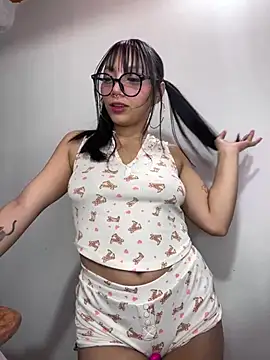 Snapshot of Maddy_w chatting on 06-18-26, 03:51 Maddy w online show from 06-18-26, 03:51
