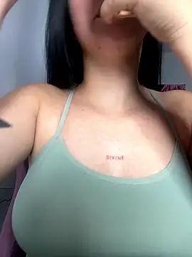 Snapshot of lucy_grey25 chatting on 01-12-26, 07:08 lucy grey25 online show from 01-12-26, 07:08