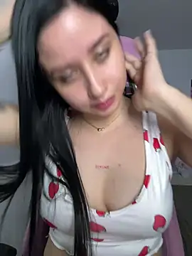 Snapshot of lucy_grey25 chatting on 02-19-26, 02:35 lucy grey25 online show from 02-19-26, 02:35