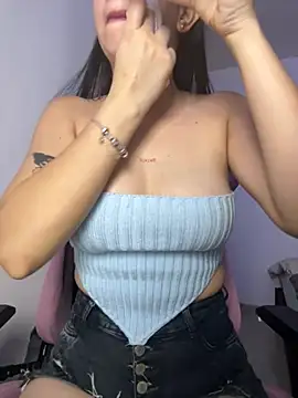 Snapshot of lucy_grey25 chatting on 02-22-26, 05:22 lucy grey25 online show from 02-22-26, 05:22