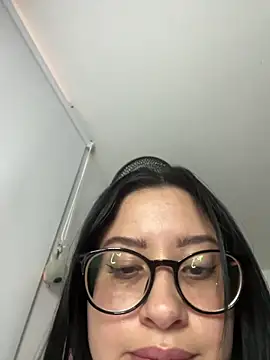 Snapshot of lucy_grey25 chatting on 02-24-26, 05:33 lucy grey25 online show from 02-24-26, 05:33