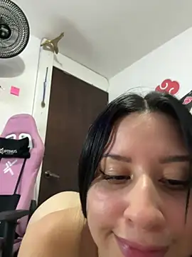 Snapshot of lucy_grey25 chatting on 02-26-26, 01:48 lucy grey25 online show from 02-26-26, 01:48