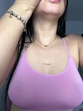 Snapshot of lucy_grey25 chatting on 02-27-26, 02:39 lucy grey25 online show from 02-27-26, 02:39