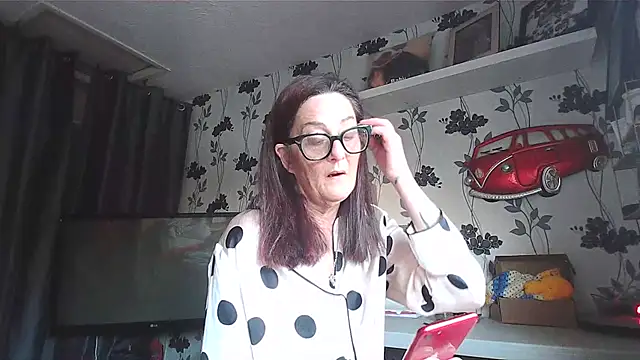 Mistress-Ivy51 online show from 04-29-26, 05:11