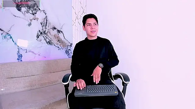 Snapshot of Asta_Black chatting on 10-19-25, 09:37 Asta Black online show from 10-19-25, 09:37