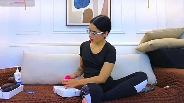 Rachel Donnelly online show from 03-31-26, 01:07