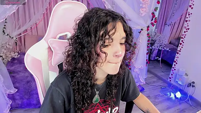 Snapshot of bunny_curly chatting on 09-14-25, 01:32 bunny curly online show from 09-14-25, 01:32