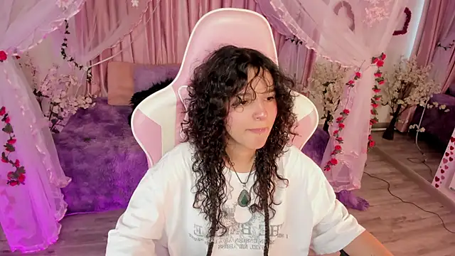 Snapshot of bunny_curly chatting on 09-20-25, 07:59 bunny curly online show from 09-20-25, 07:59