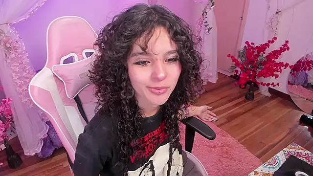 Snapshot of bunny_curly chatting on 10-07-25, 02:14 bunny curly online show from 10-07-25, 02:14