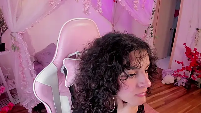 Snapshot of bunny_curly chatting on 10-22-25, 01:22 bunny curly online show from 10-22-25, 01:22