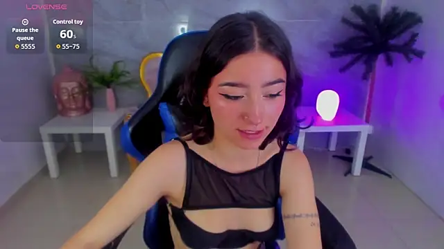 Snapshot of venuss09_s chatting on 11-13-25, 03:00 venuss09 s online show from 11-13-25, 03:00