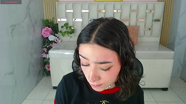 venuss09 s online show from 12-18-25, 01:50