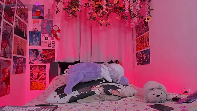 Snapshot of FluffyMelons chatting on 03-08-26, 11:08 FluffyMelons online show from 03-08-26, 11:08