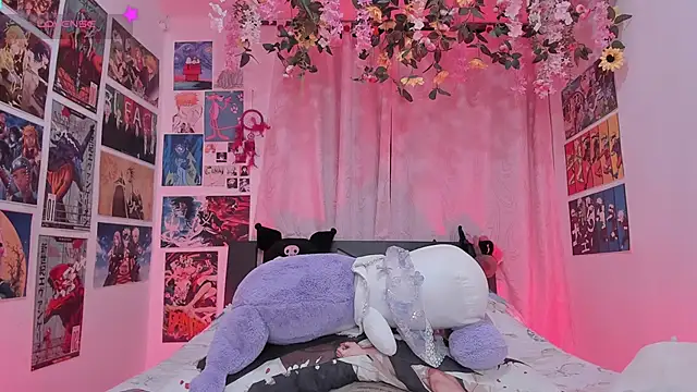 Snapshot of FluffyMelons chatting on 04-08-26, 11:05 FluffyMelons online show from 04-08-26, 11:05