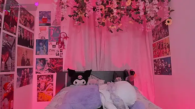 Snapshot of FluffyMelons chatting on 04-09-26, 10:59 FluffyMelons online show from 04-09-26, 10:59