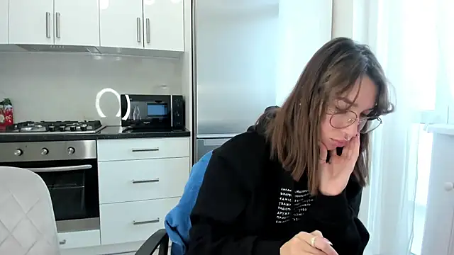 marylips online show from 12-18-25, 10:54