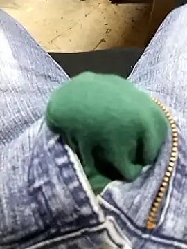 Snapshot of Ajayy01 chatting on 10-27-25, 09:02 Ajayy01 online show from 10-27-25, 09:02