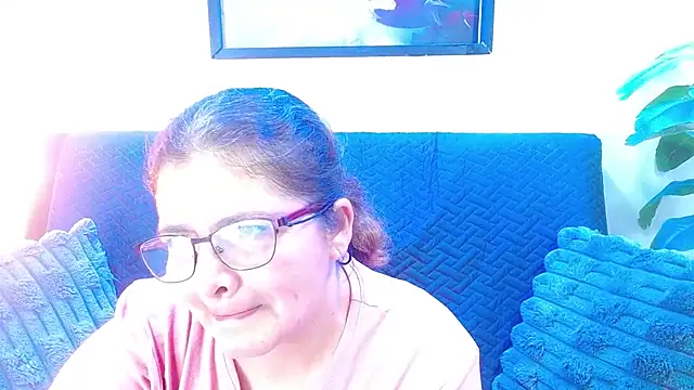 Snapshot of Linda_banks_ chatting on 10-24-25, 01:57 Linda banks online show from 10-24-25, 01:57